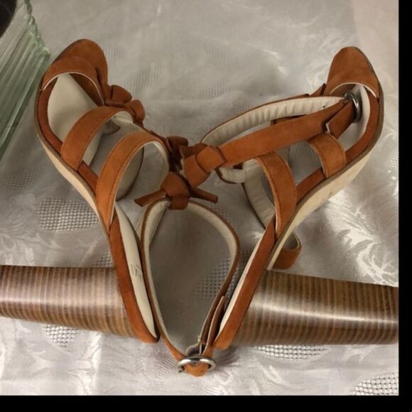 Anaki size 9.5 Paris tawny brown ankle strap heels - Picture 5 of 12